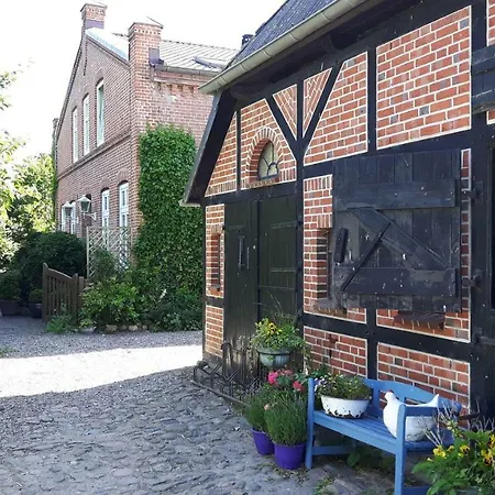 Ferienhaus-fuer-die-grossfamilie-oder-gruppenhaus-auf-dem-ferien-und-bauernhof-nielson-in-inselmitte Dom wakacyjny Bisdorf