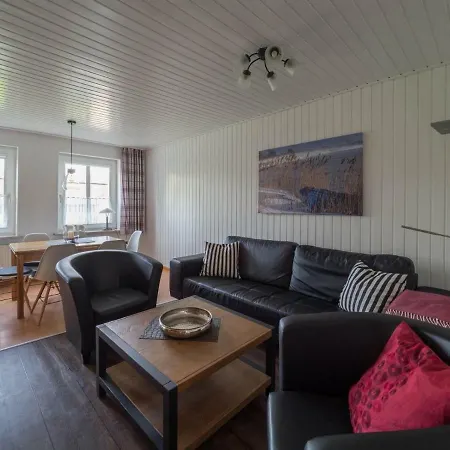 Ferienhaus-fuer-die-grossfamilie-oder-gruppenhaus-auf-dem-ferien-und-bauernhof-nielson-in-inselmitte Holiday home